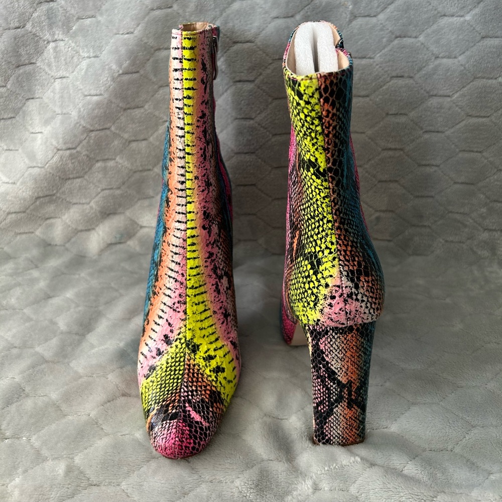 Azalea wang skaywalker, rainbow color, size 7.5
